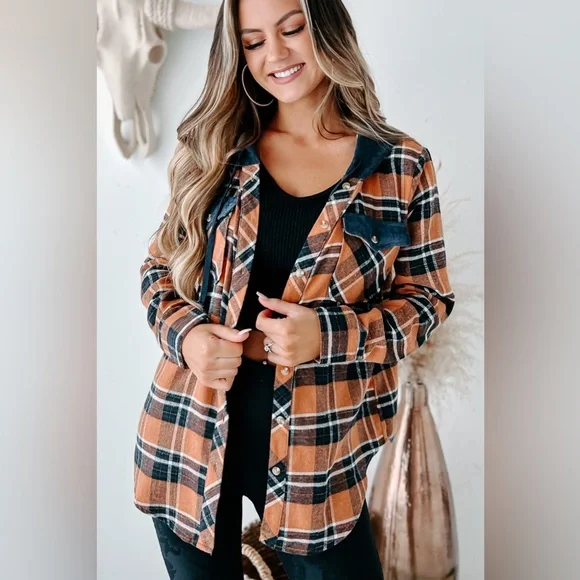 NWT Hem & Thread Starting Again Plaid Hooded Long Sleeve Flannel Top Navy/Camel - Picture 3 of 13